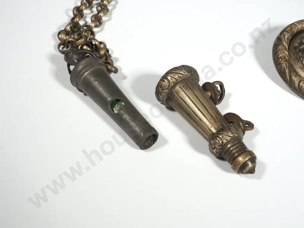 English Cross Belt Lionhhead, Chain & Whistle Image 1++