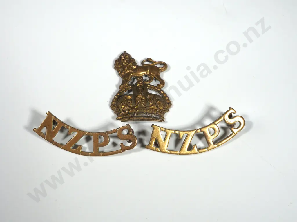 WW1 New Zealand Permanent Staff Cap & Shoulder Titles Image 1++