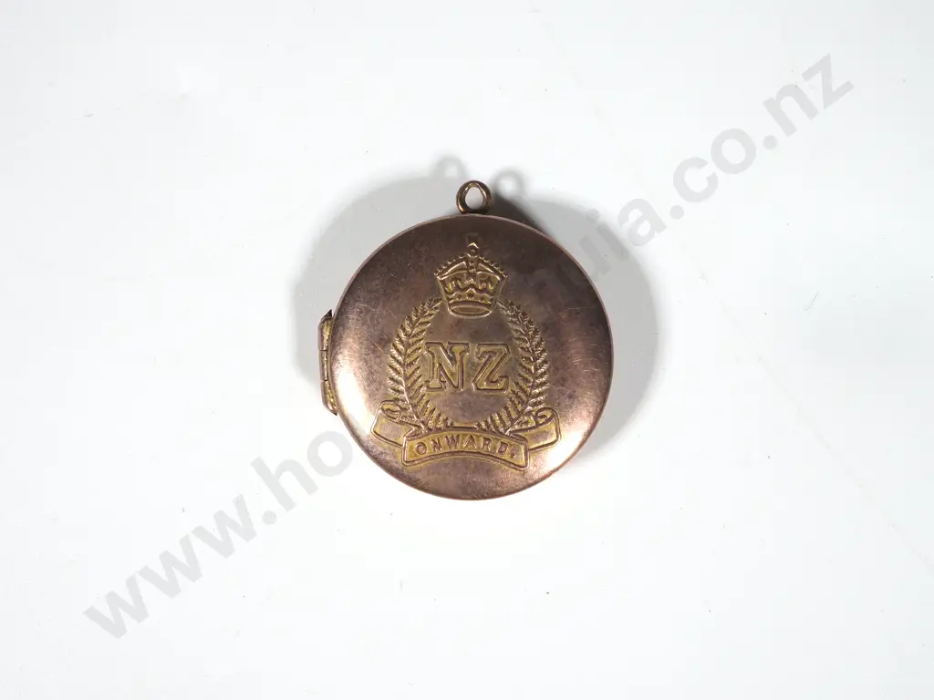 New Zealand 9ct Onward Sweetheart Pendant Image 1++