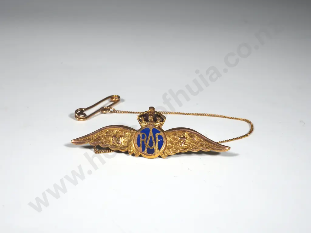 WW2 9ct Gold RAF Sweetheart Badge Image 1++