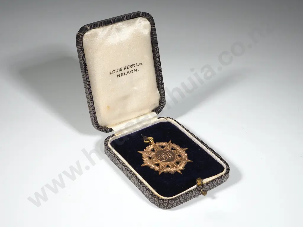 Waimea Defence Rifle Club, Prize Medal in 9ct Gold - Awarded to D Thomas 1929 - In Original Louis Kerr Case Image 1++