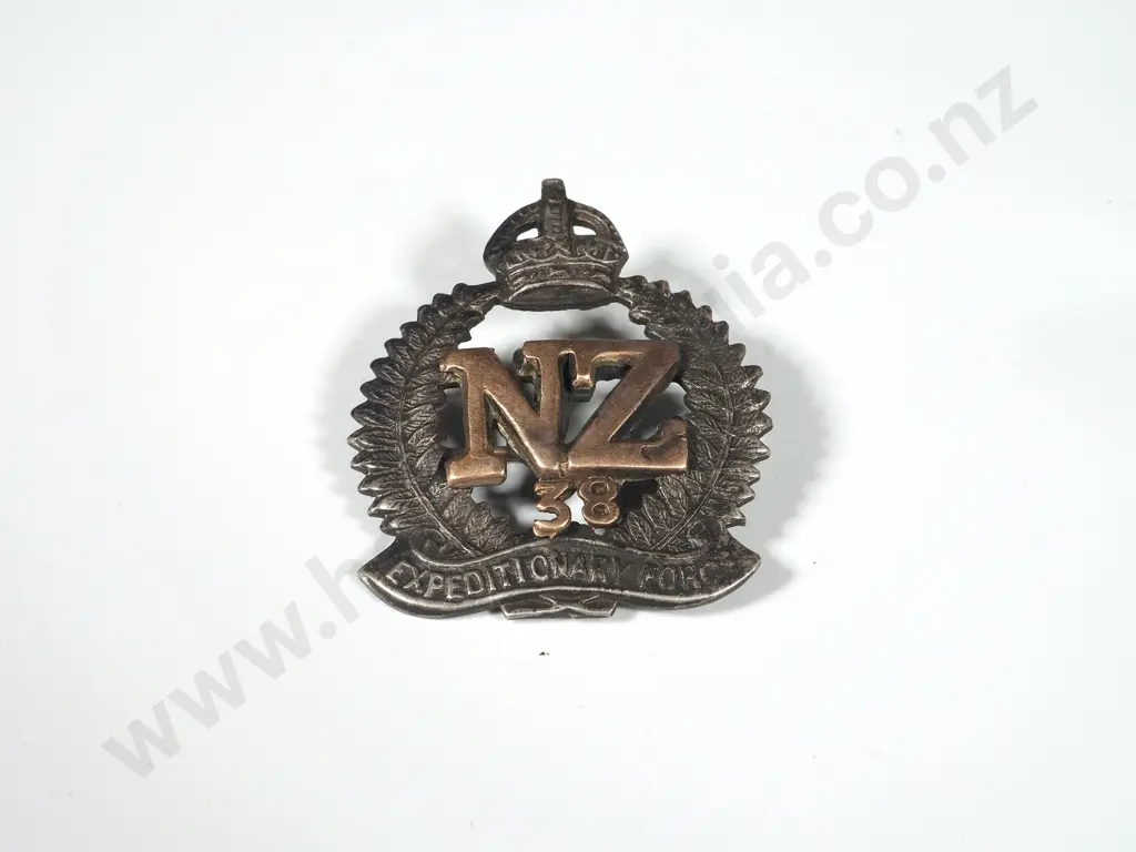 WW1 New Zealand 38th Reinforcements Silver & Gold Sweet Heart Badge Image 1++