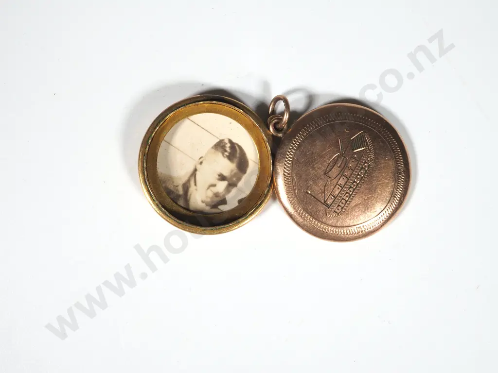 WW2 9ct Gold Tankers Sweetheart Locket Image 1++