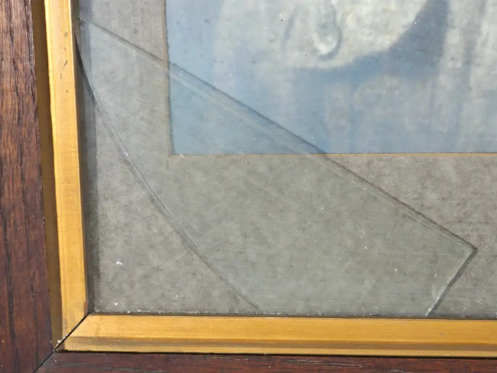 WW1 New Zealand Framed Photograph of a Soldier - Glass Broken Image 1++