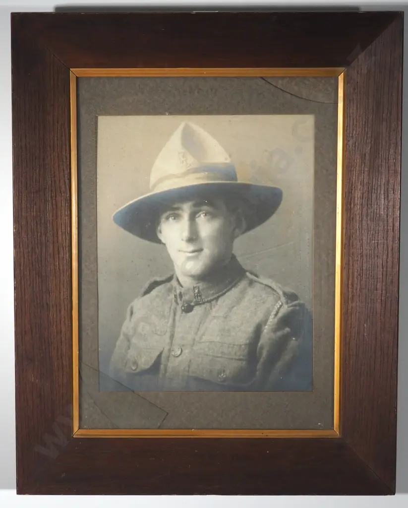 WW1 New Zealand Framed Photograph of a Soldier - Glass Broken Image 1++