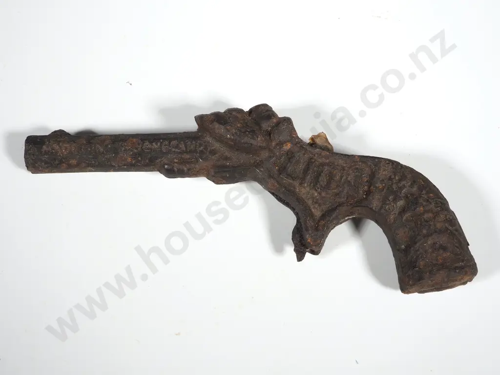 One LION Metal Cast Handgun A/F Image 1++