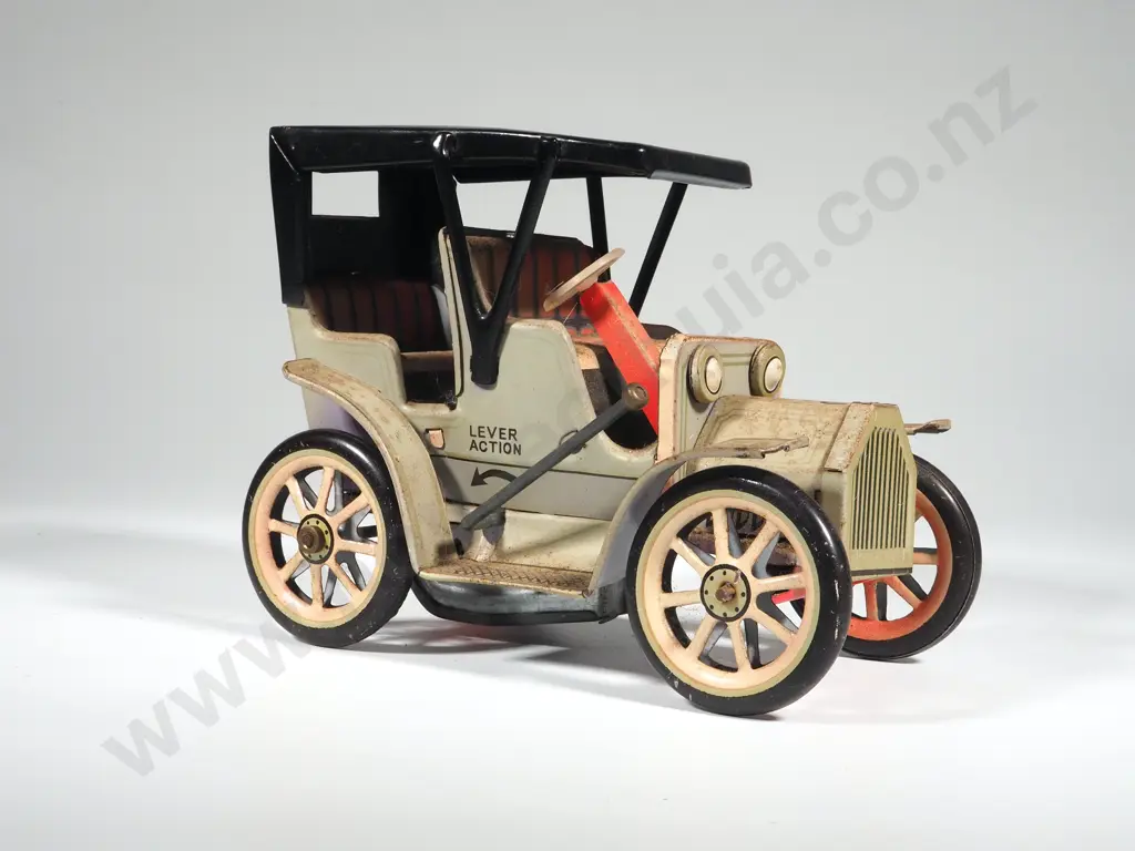 Modern Toys Japan Lever Action Tin Beige & Cream Car Pat. No. 451993 402245 103627 Image 1++