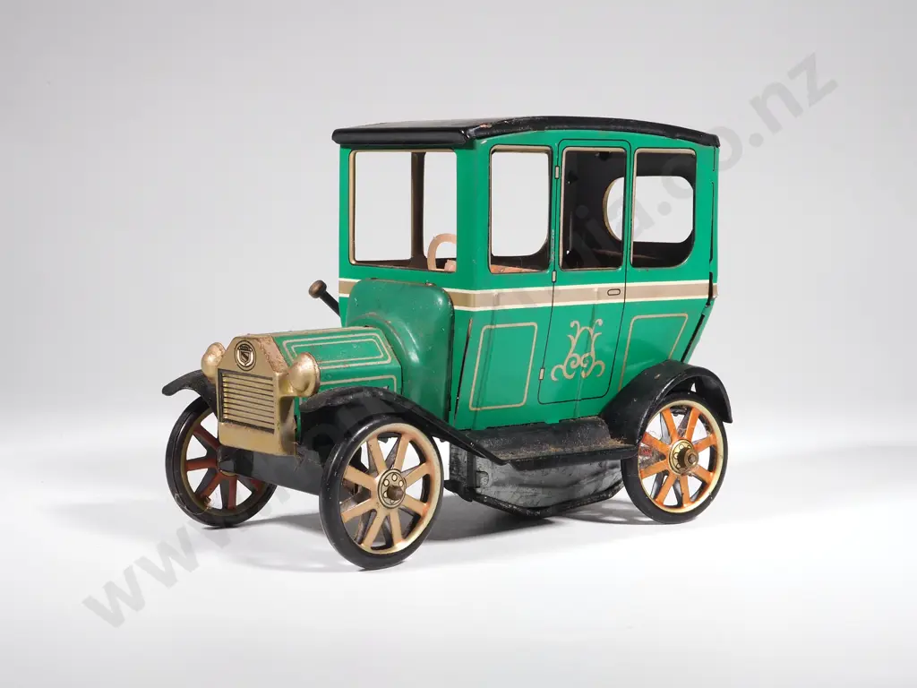 Modern Toys Japan Lever Action Tin Green Car Pat. No. 451993 10 4210 376799 Image 1++