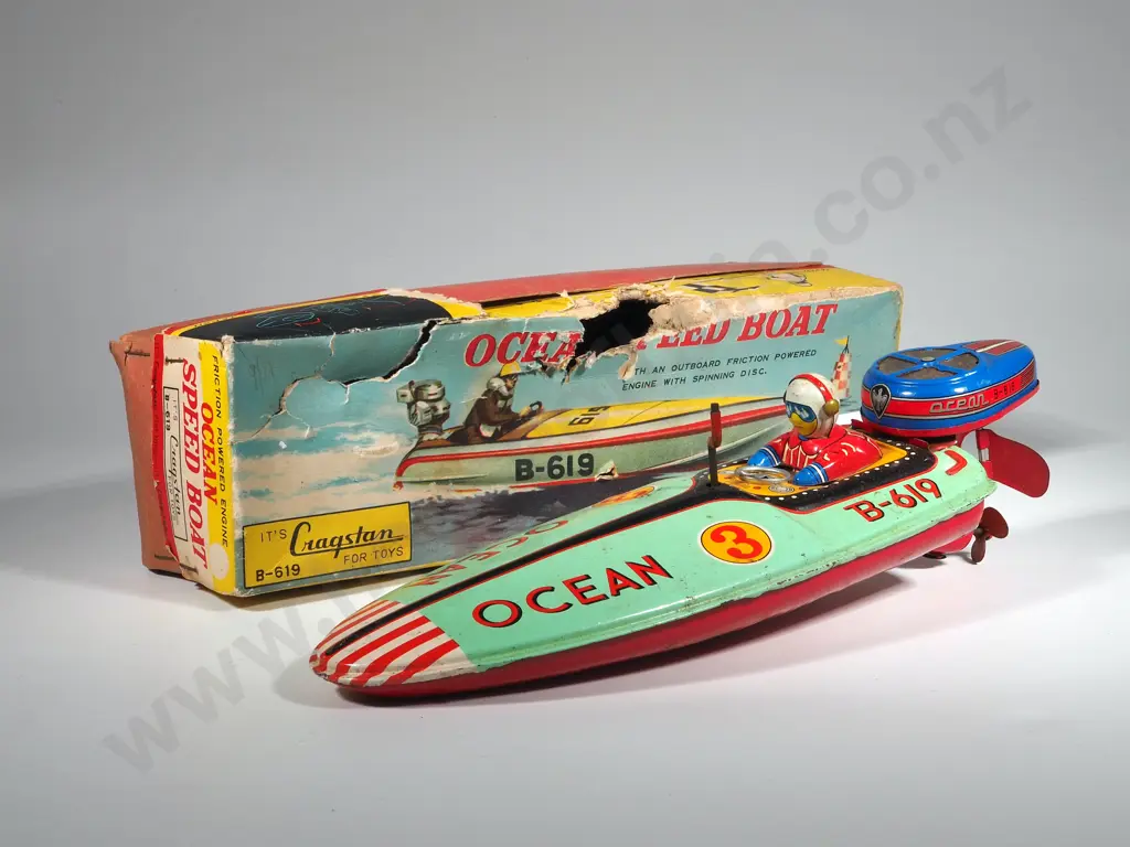 B-619 Japanese Tin Plate Vintage Speedboat in Original Box (Box has some damage)  Image 1++