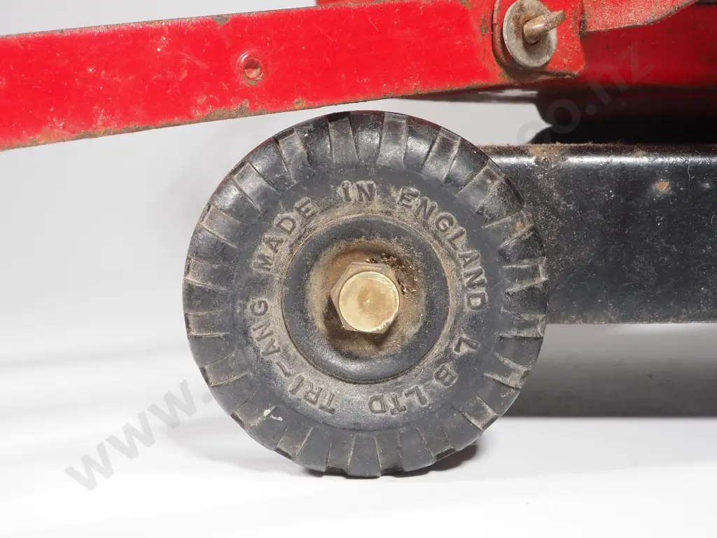Large Vintage Tri - Ang Pressed Steel Red Crane KL 44 Image 1++