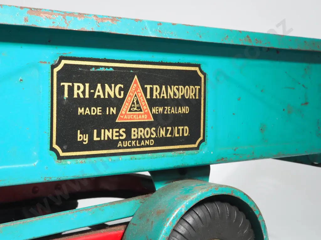 Triang Made in New Zealand Pressed Steel Red & Turquoise Tip Lorry Image 1++
