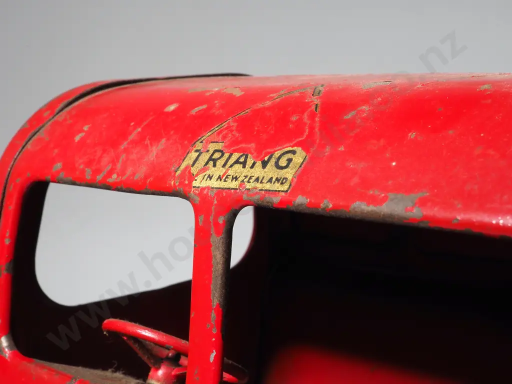 Triang Made in New Zealand Pressed Steel Red & Turquoise Tip Lorry Image 1++