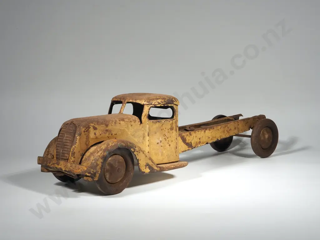 Antique Yellow/Beige Pressed Steel Lorry w/out Tray Image 1++