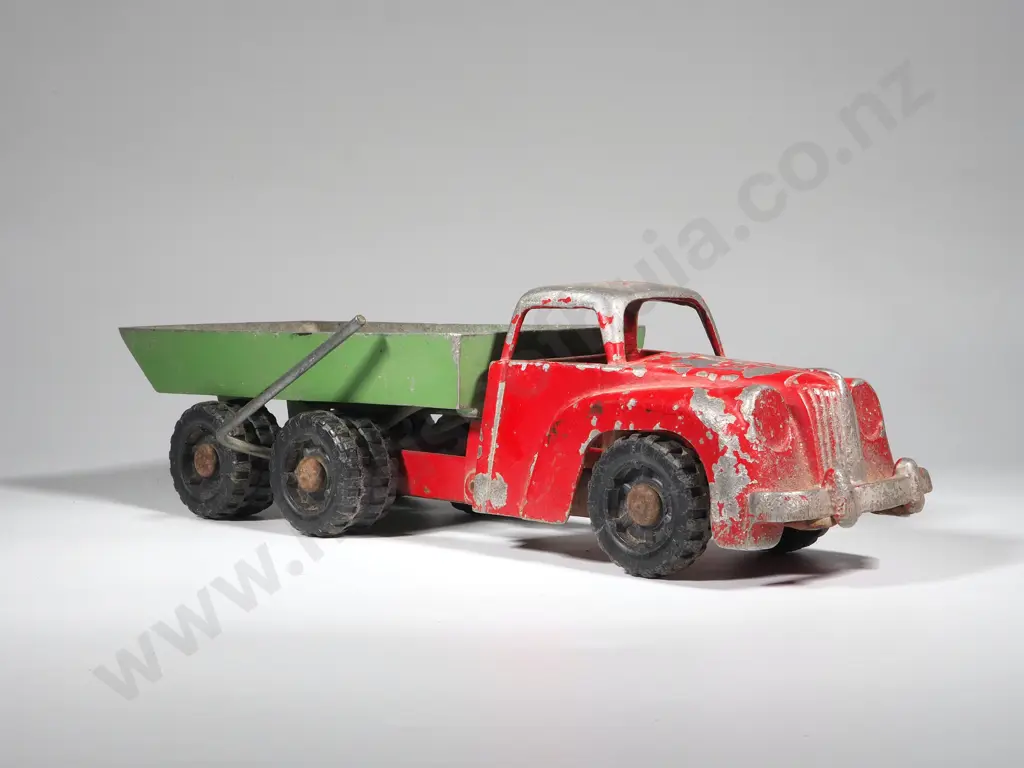 Sand Cast Toy Red & Green Lorry w Moving Tip Tray Image 1++