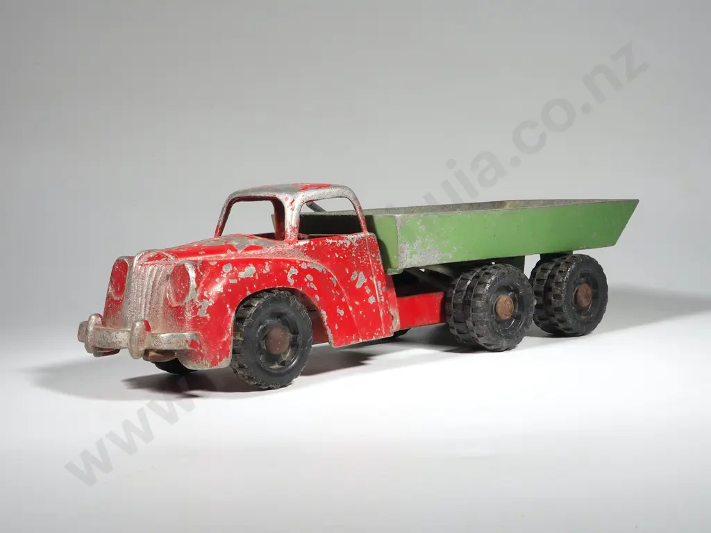 Sand Cast Toy Red & Green Lorry w Moving Tip Tray Image 1++