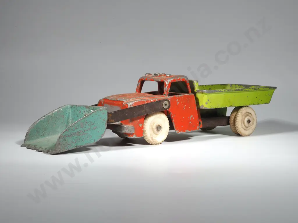 Sand Cast Fun Ho Red Lorry w Green Flat Bed Moving Tray and Blue Scoop Image 1++