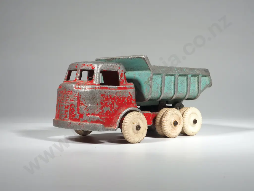 Sand Cast Fun Ho Red Lorry w Blue Tip Tray Image 1++