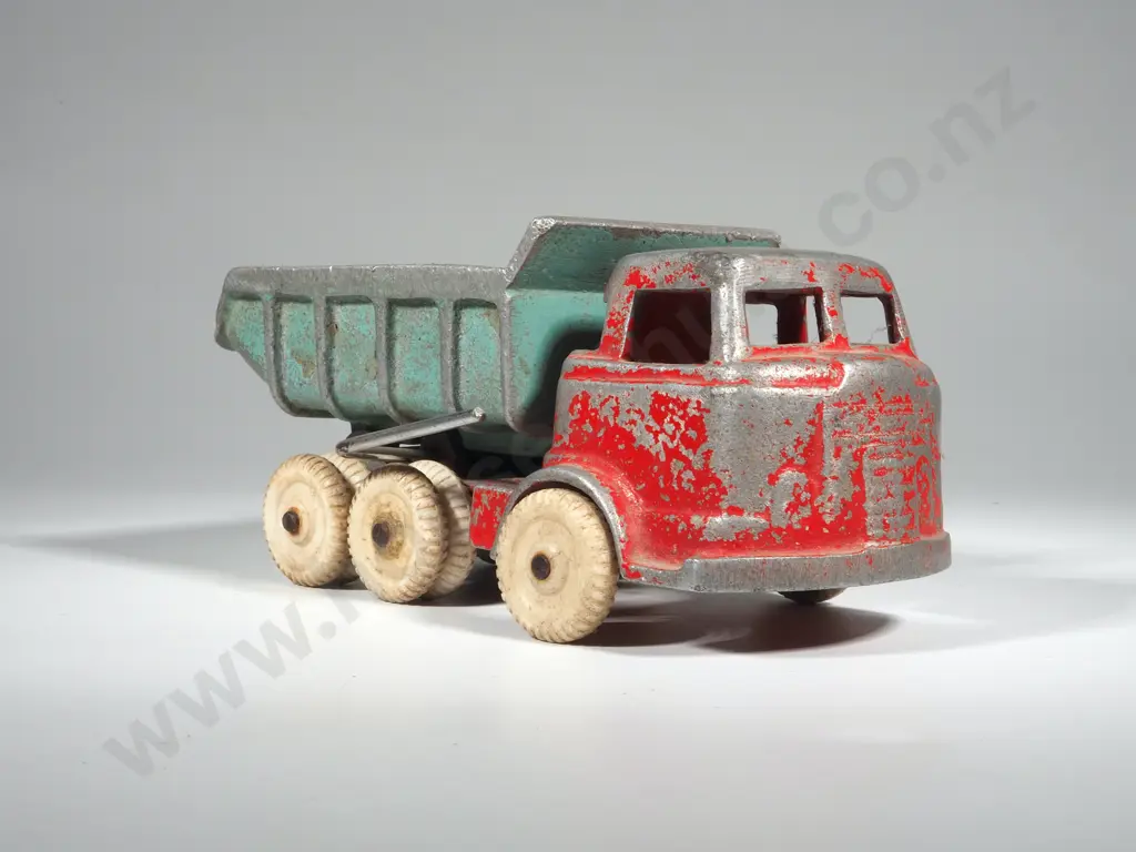 Sand Cast Fun Ho Red Lorry w Blue Tip Tray Image 1++