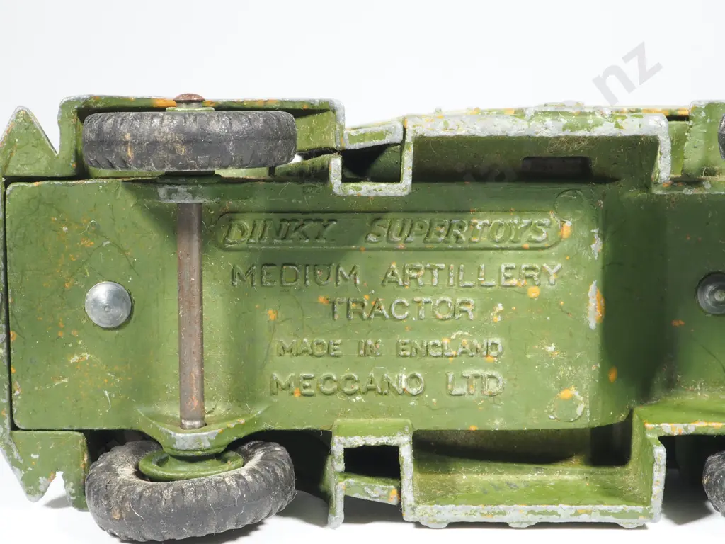 Dinky Toys Medium Artillery Tractors No. 689 Image 1++