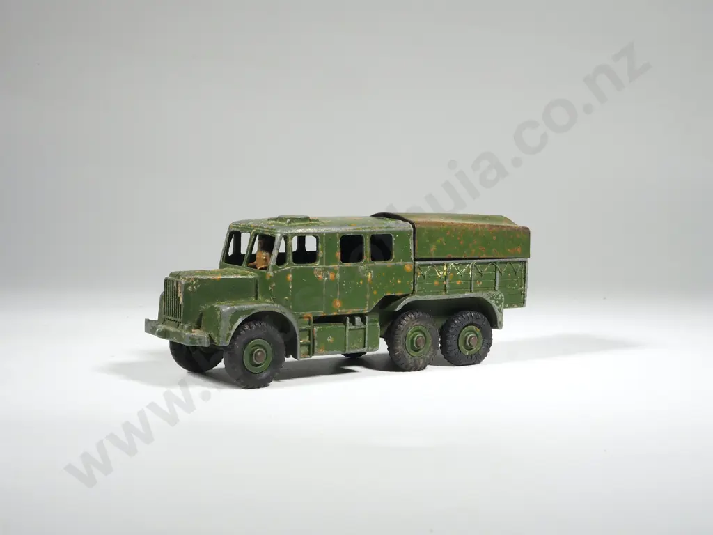 Dinky Toys Medium Artillery Tractors No. 689 Image 1++