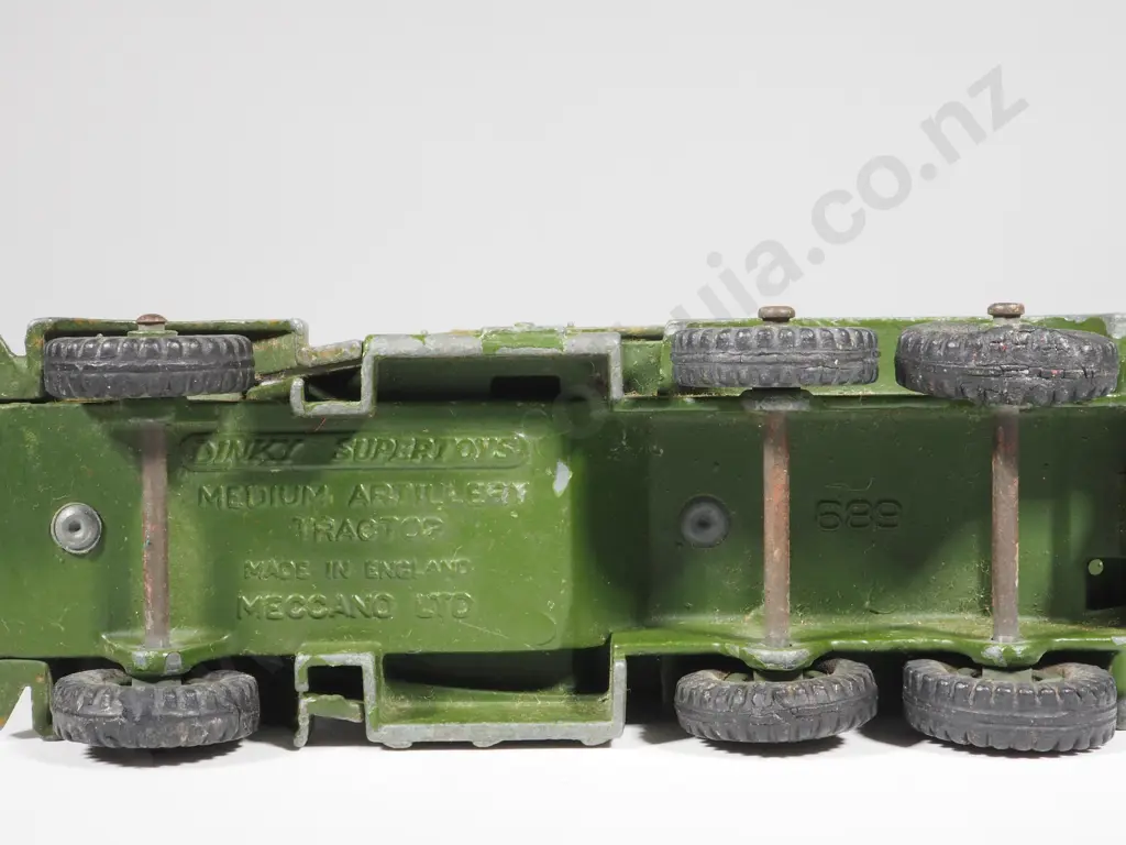 Dinky Toys Medium Artillery Tractors No. 689 Image 1++