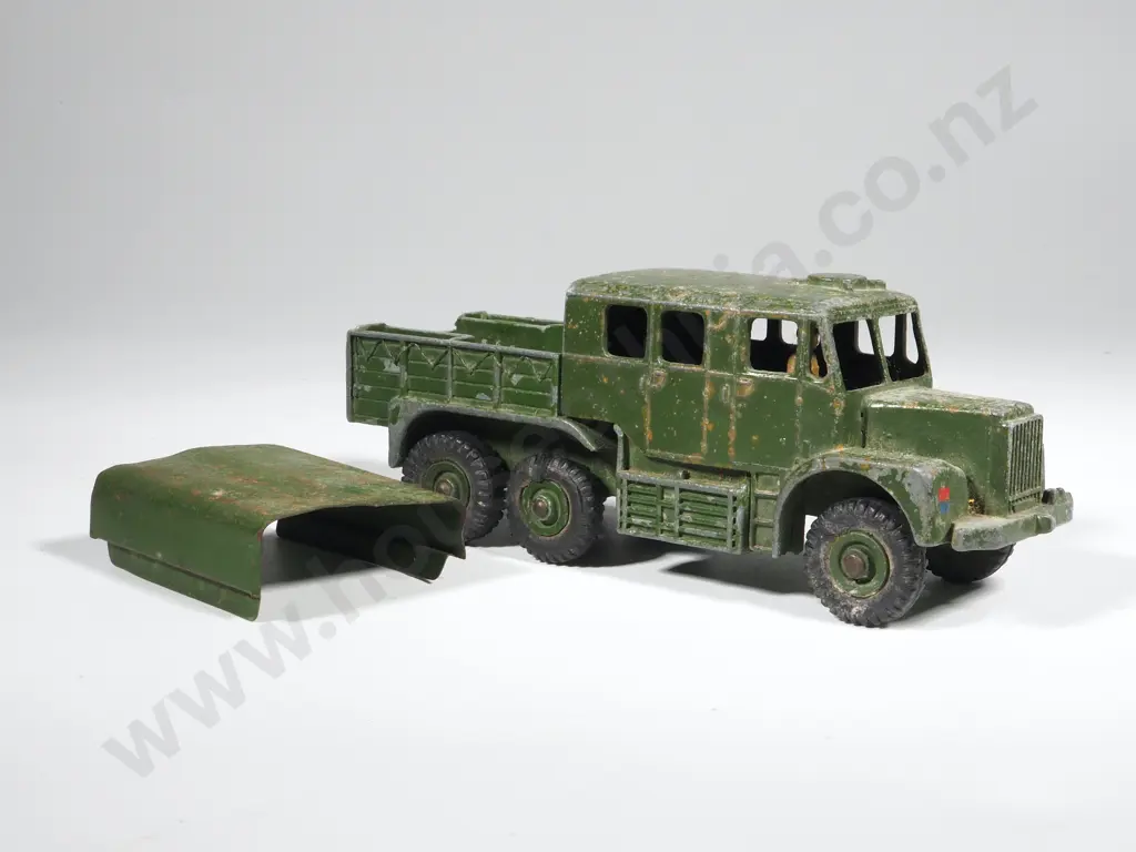 Dinky Toys Medium Artillery Tractors No. 689 Image 1++