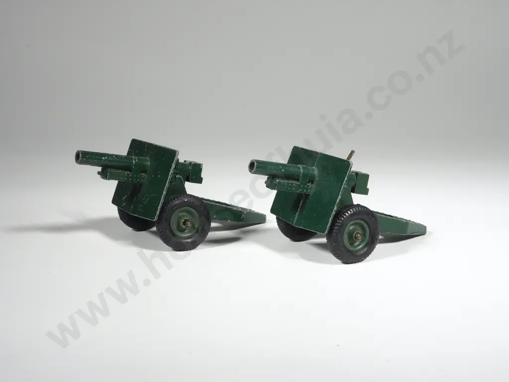 Two Britains Field Guns - Pt No. 641319 Image 1++