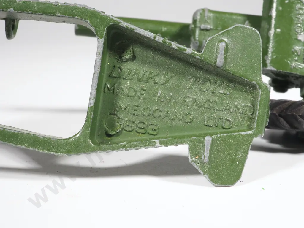 Two Dinky Toys Gun Carriages No. 693 Image 1++