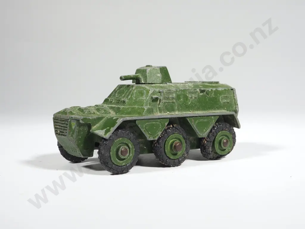 Dinky Toys Armoured Personnel Carrier No. 676 Image 1++