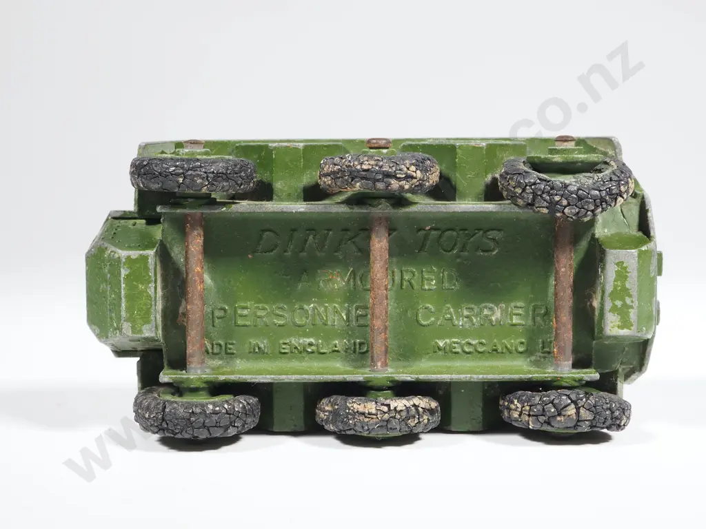 Dinky Toys Armoured Personnel Carrier No. 676 Image 1++
