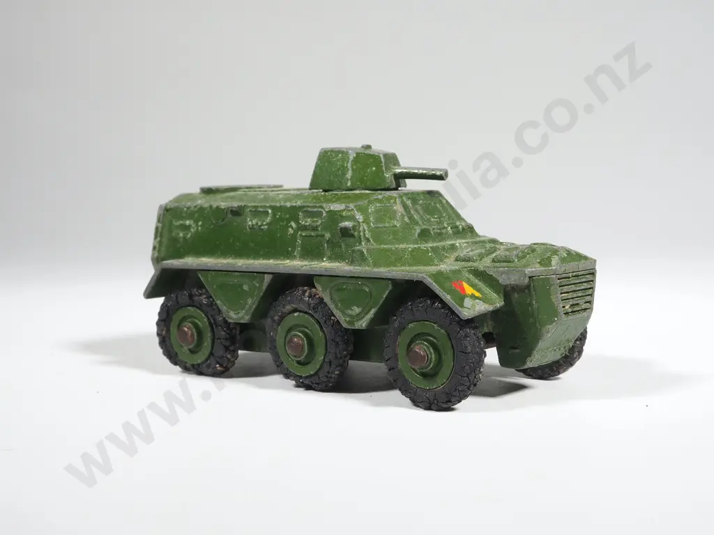 Dinky Toys Armoured Personnel Carrier No. 676 Image 1++