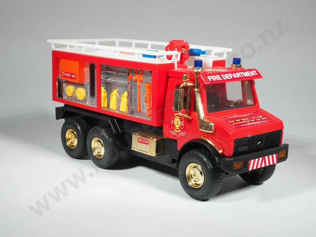 Vintage Plastic Toy Rescue Fire Truck w Hose, Water Storage Tank & Batteries Image 1++