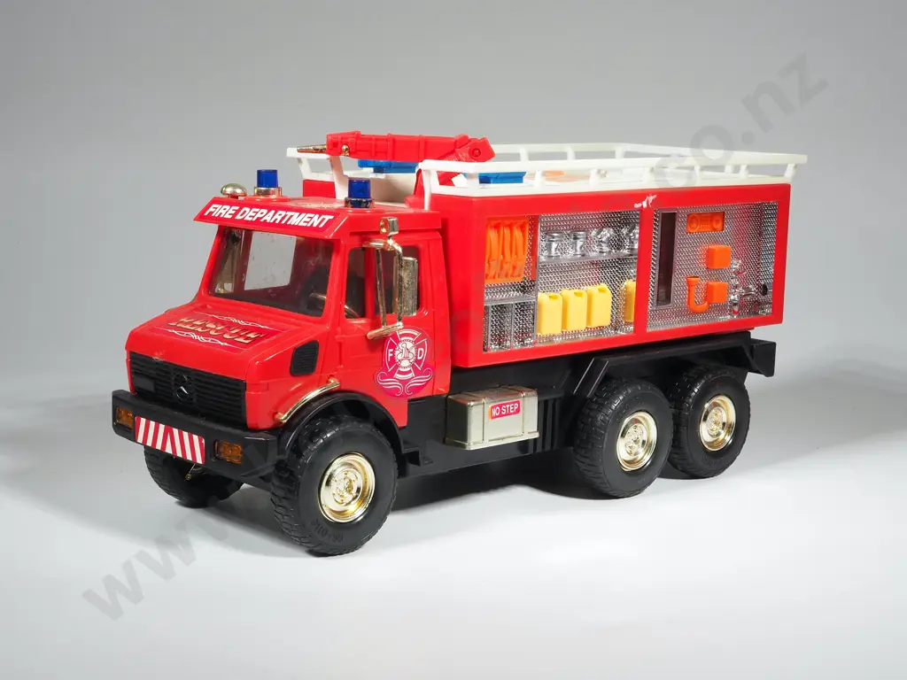 Vintage Plastic Toy Rescue Fire Truck w Hose, Water Storage Tank & Batteries Image 1++