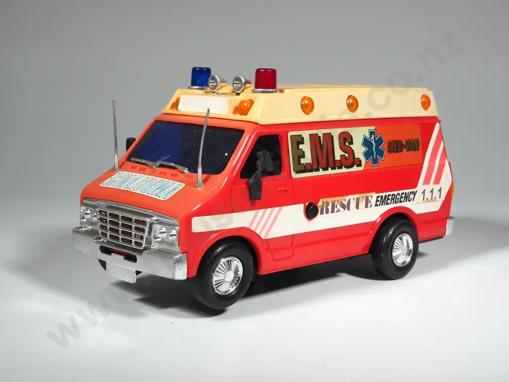 Battery Powered New Bright Co 1984 Fire Rescue Emergency Van Image 1++