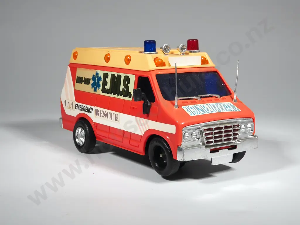 Battery Powered New Bright Co 1984 Fire Rescue Emergency Van Image 1++