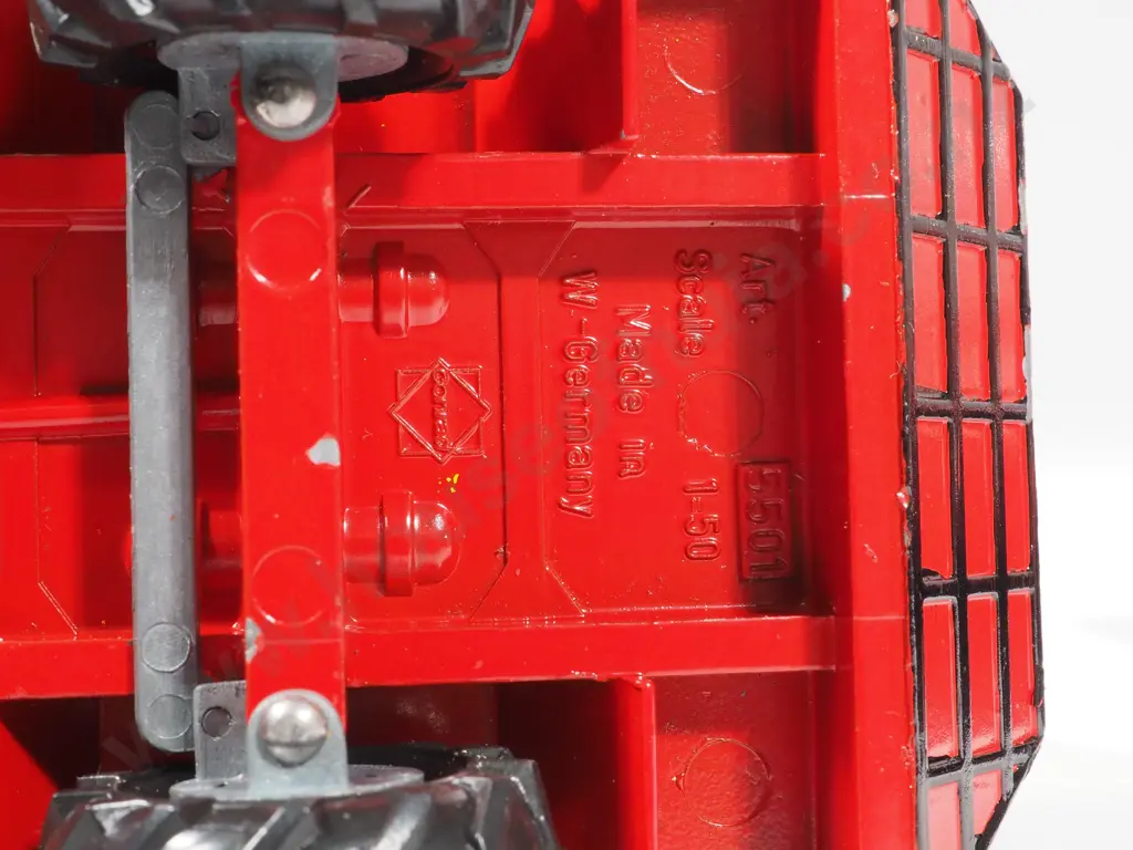 Conrad 5501 Die Cast Airport Rescue Fire Truck 1/50 Scale Rosenbauer Austria Image 1++