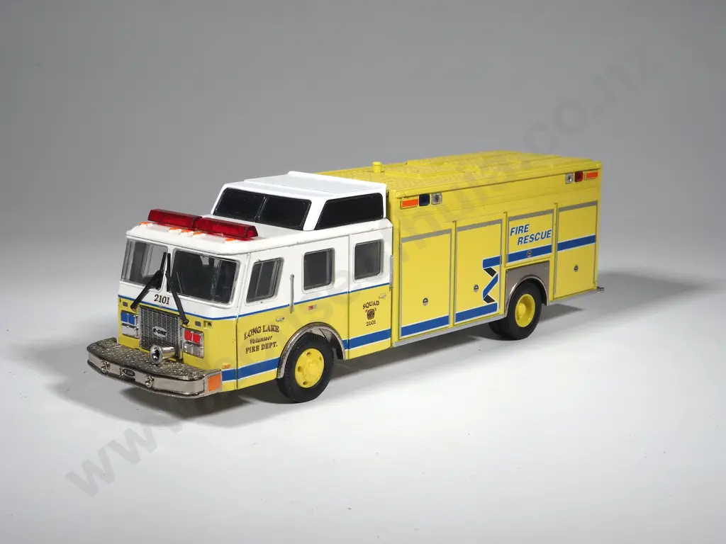 Corgi E-One Die Cast Yellow Volunteer Fire Dept Appliance Squad 2101 Image 1++