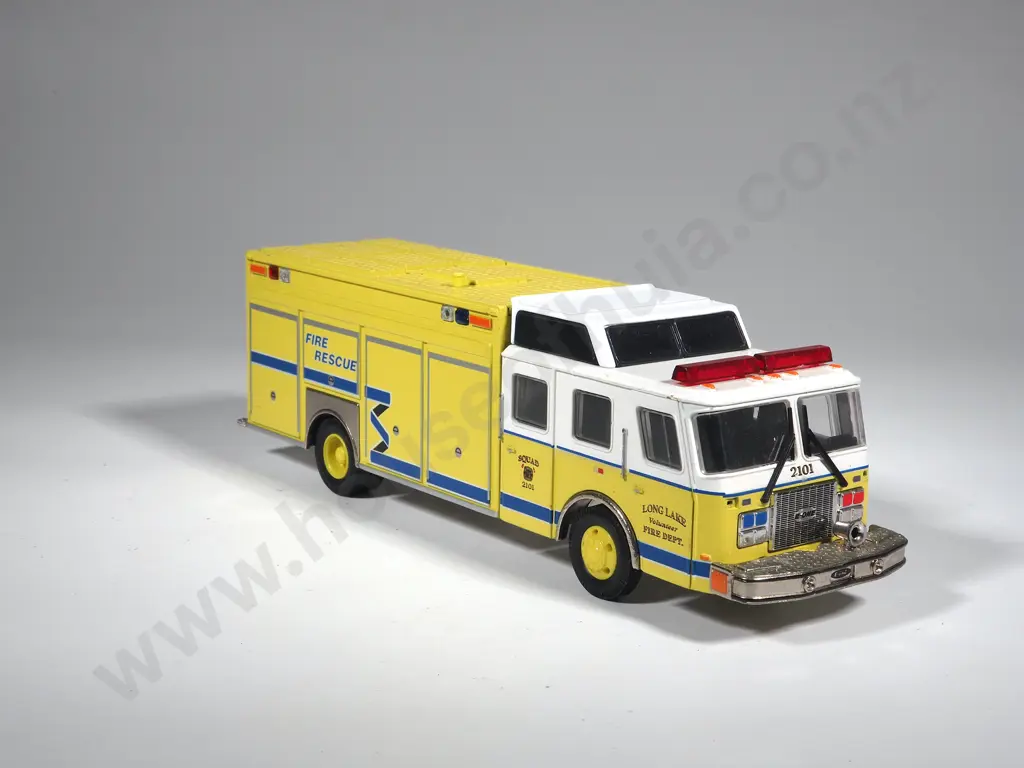 Corgi E-One Die Cast Yellow Volunteer Fire Dept Appliance Squad 2101 Image 1++