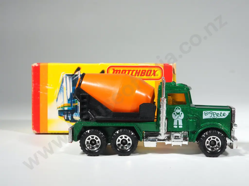 Matchbox Die Cast Metal Peterbilt Cement Truck 19 Image 1++
