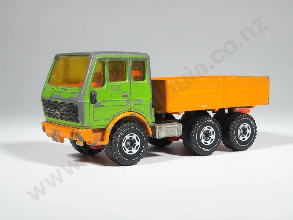 Siku Die Cast Geen Cab w Orange Tray Mercedes Benz 2232 320PS Germany Image 1++