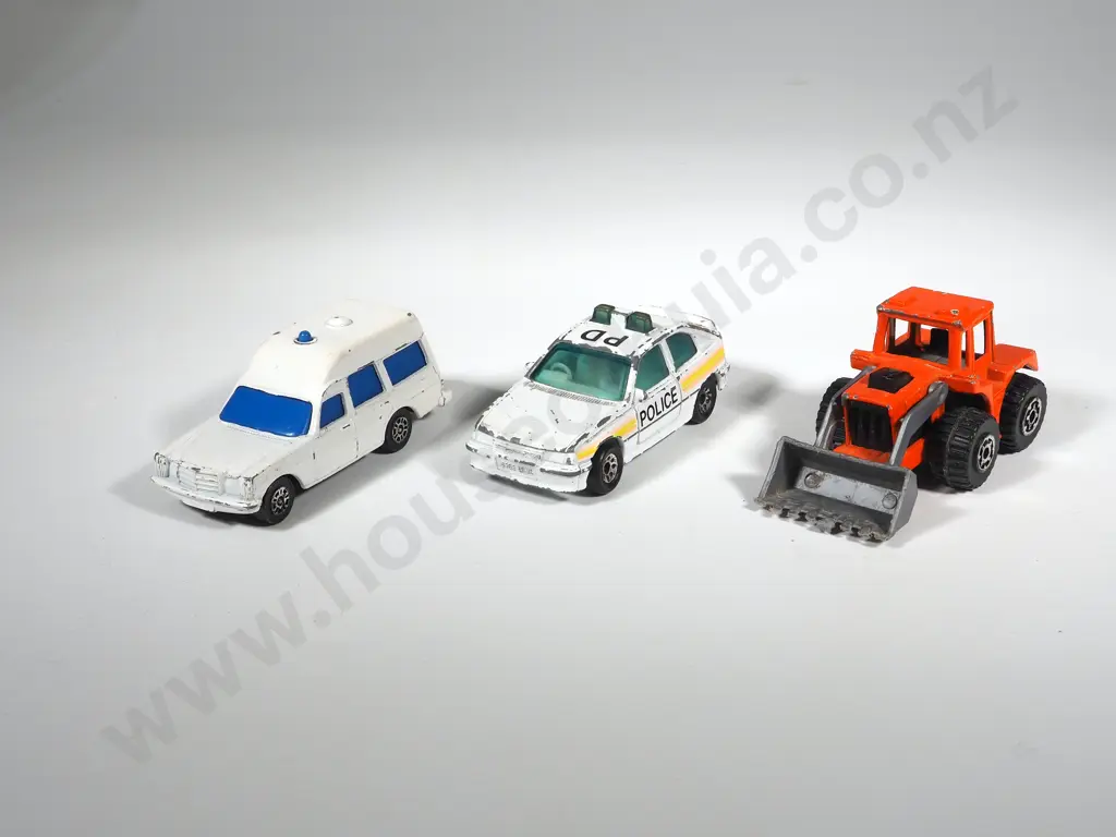 Two Matchbox Toys - Superfast No.29 Tractor Shovel / No.57 Vauxhall Astra GTE & Corgi Toys Mercedes Benze Ambulance 2200 Image 1++
