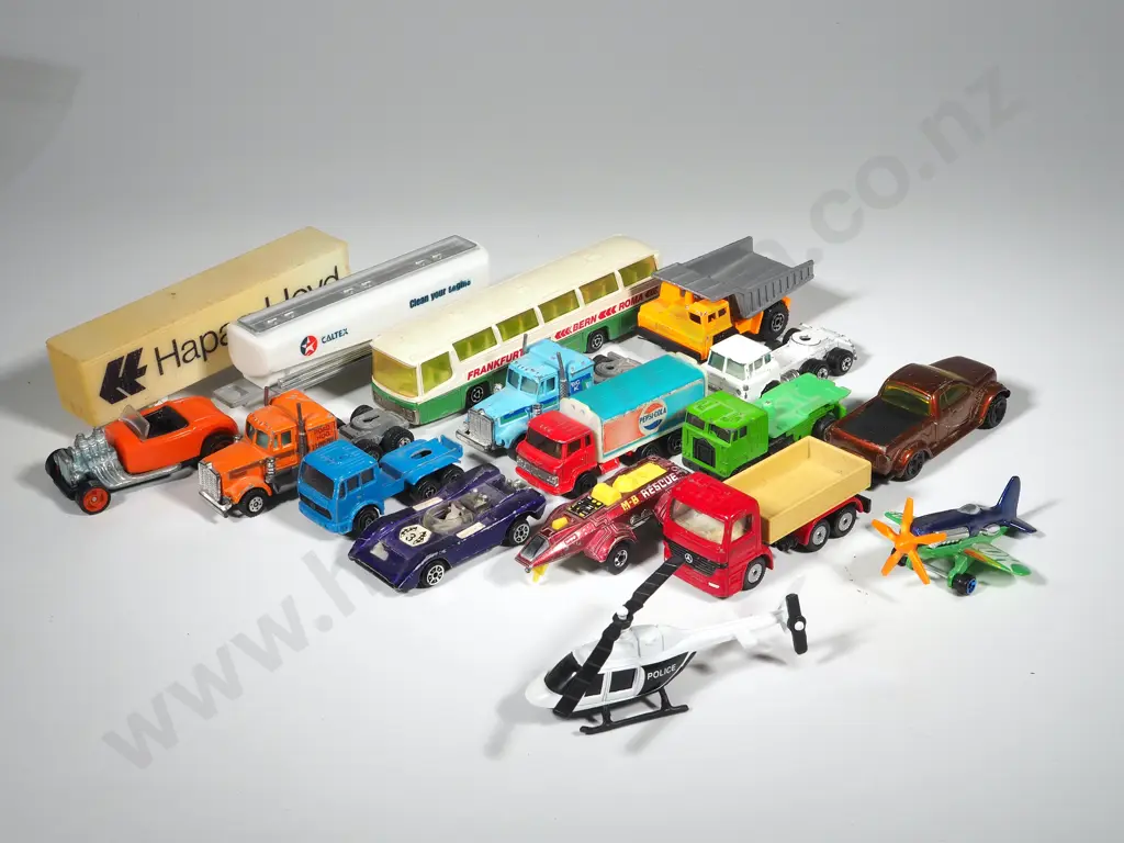 Large Assorted Lot of Toy Cars & Vehicles Image 1++