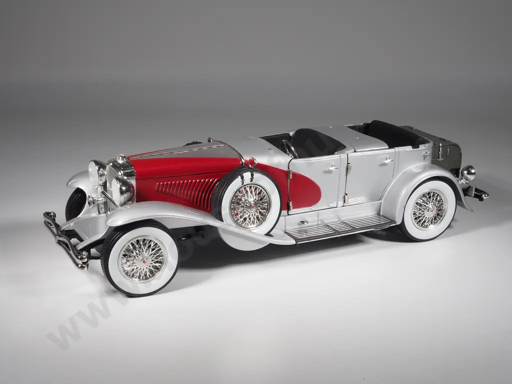 Signature Model Car 1:18 1934 Duesenberg Image 1++