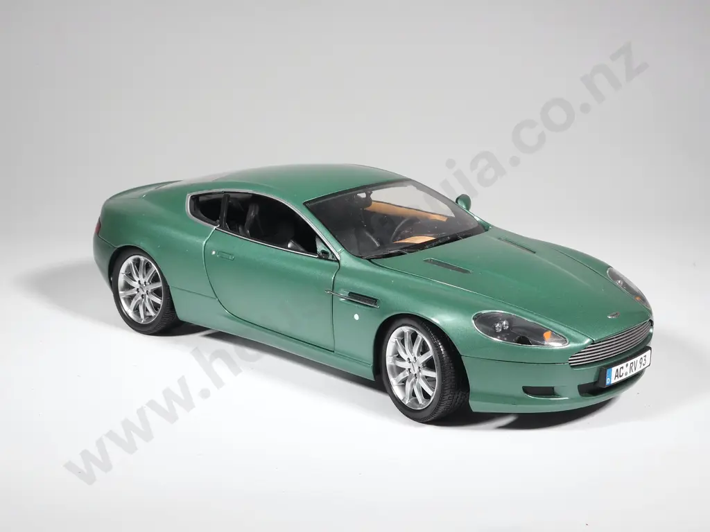 Paul's Model Art Minichamps Model Car 1:18 Aston Martin DB9 Coupé A/F Image 1++