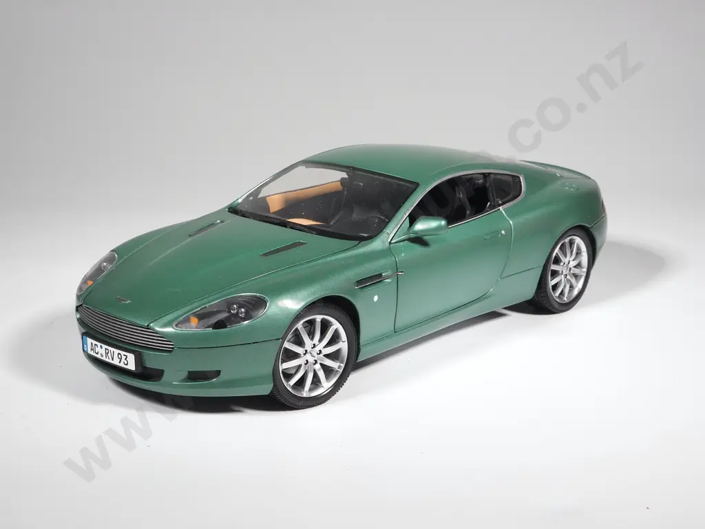 Paul's Model Art Minichamps Model Car 1:18 Aston Martin DB9 Coupé A/F Image 1++