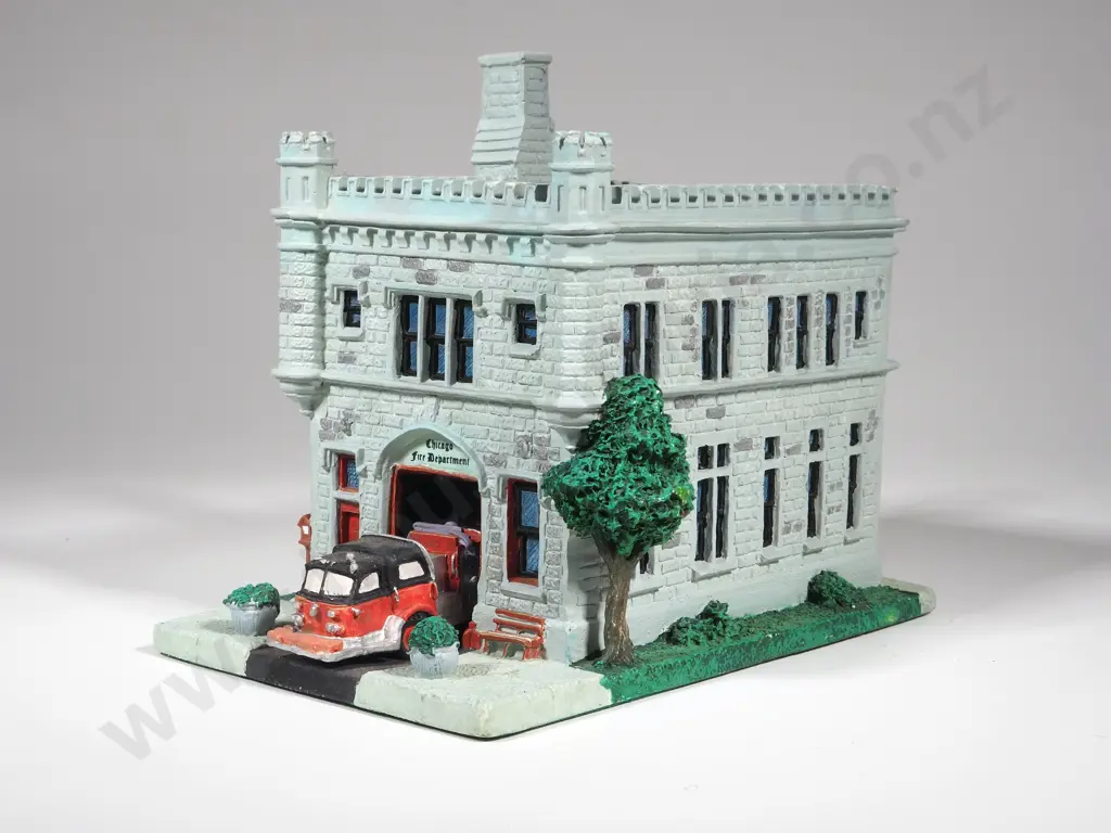 The Danbury Mint Classic American Firehouses Engine Co. 98 Chicago, Illinois Image 1++