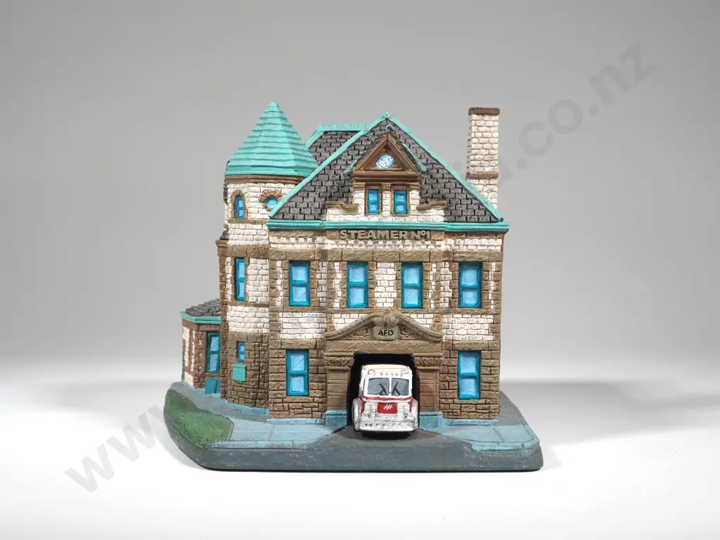 The Danbury Mint Classic American Firehouses Albany Steamer No.1 Albany, New York Image 1++