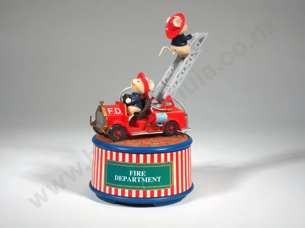 Vintage Enesco 1994 Music Box Figurine 'Mice on Fire Truck' Image 1++