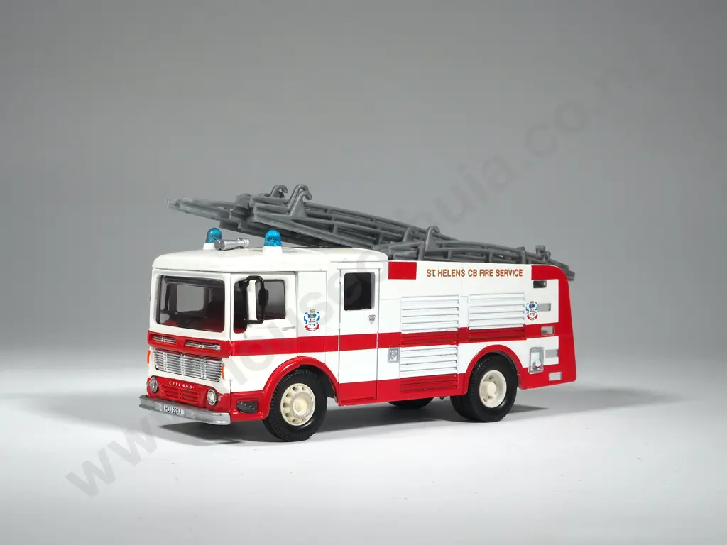 Corgi 21901 Die Cast Ergomatic Leyland White Fire Rescue Truck w Extension Ladders 1/50 Image 1++