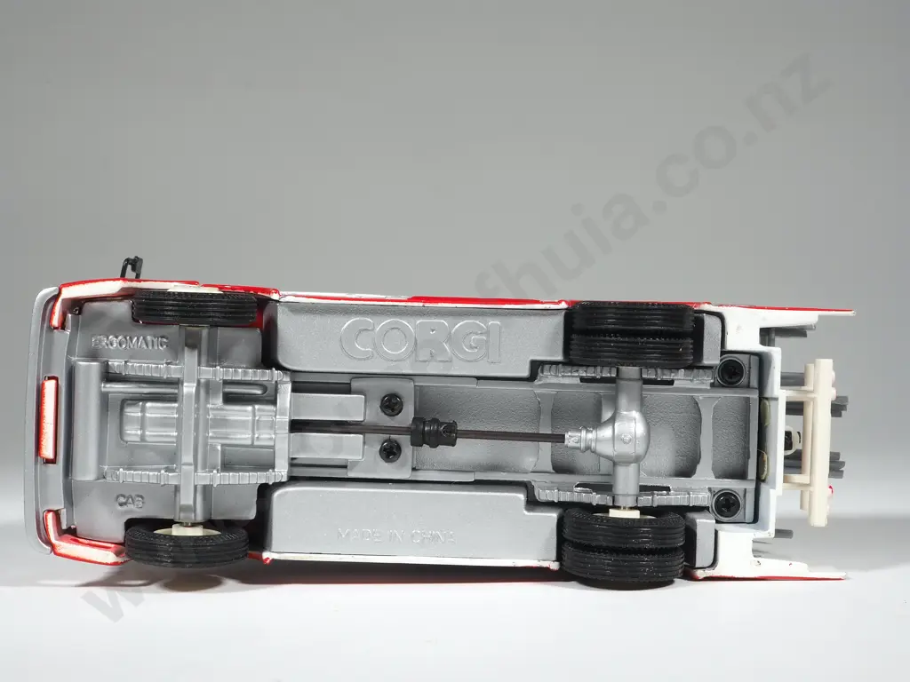 Corgi 21901 Die Cast Ergomatic Leyland White Fire Rescue Truck w Extension Ladders 1/50 Image 1++